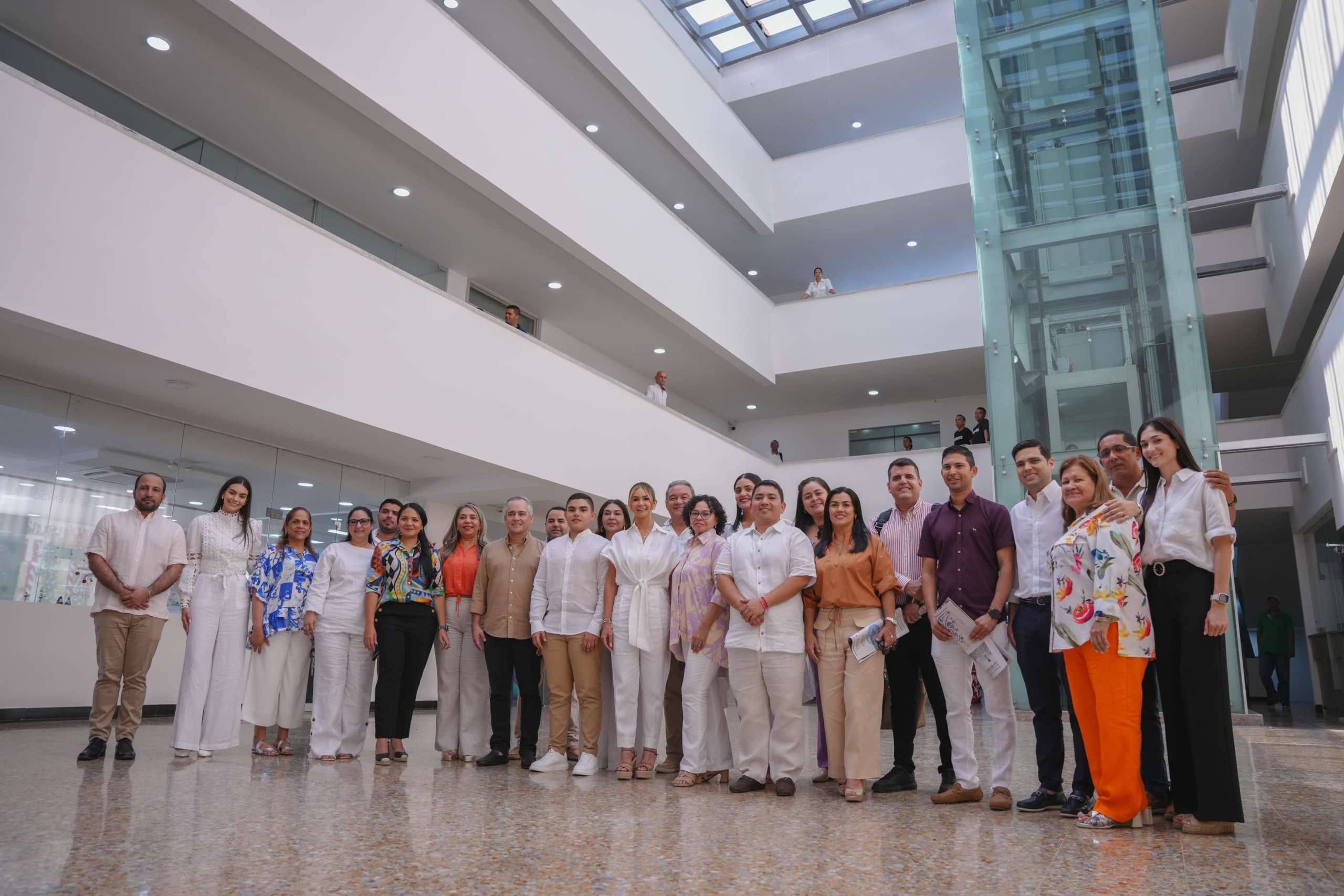 Gobernadora del Cesar posesionó a la mayoría de sus colaboradores. Aún quedan unos pendientes