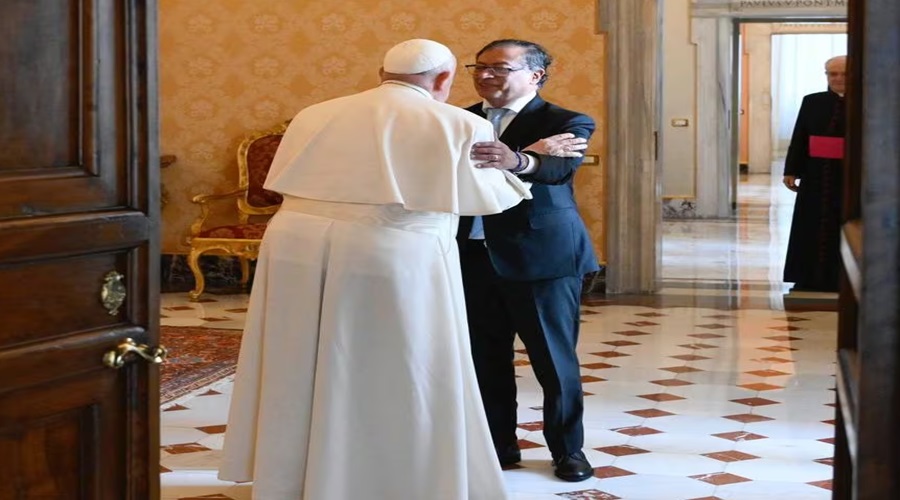 Presidente Gustavo Petro se reúne por primera vez en este 2024 con el Papa Francisco para dialogar sobre paz y asuntos globales