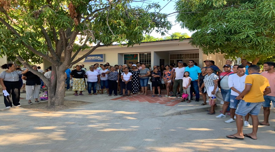 Después de protesta de habitantes de Badillo, lograron acuerdos para mejorar el servicio de salud en la población.