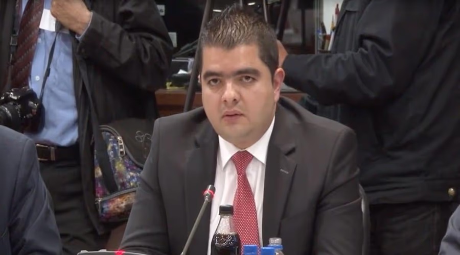 Condenan a exempleados de la Universidad de Medellín por irregularidades en título de exsenador Julián Bedoya