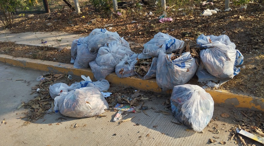 Basuras se tomaron el sector de Amaneceres del Valle. A pesar de que pagan un costoso servicio, la comunidad padece por las basuras
