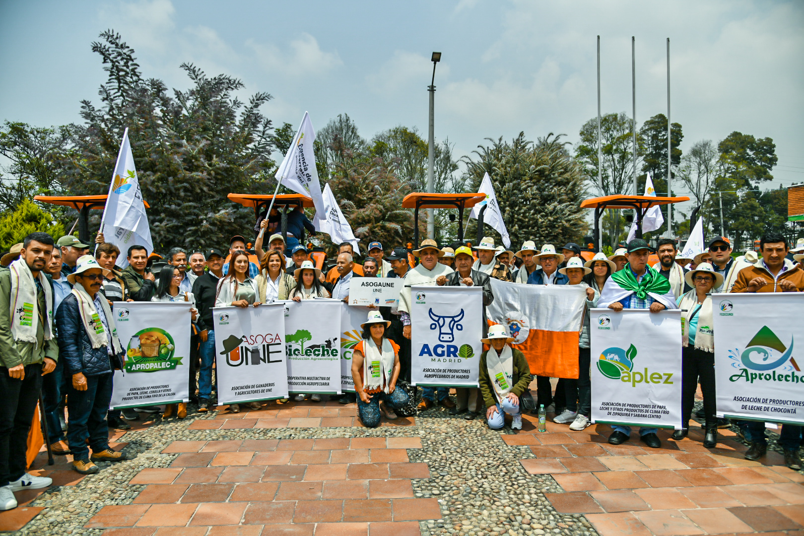 En Cundinamarca, MinAgricultura fortalece la cadena de la leche con un proyecto productivo de $3 mil millones