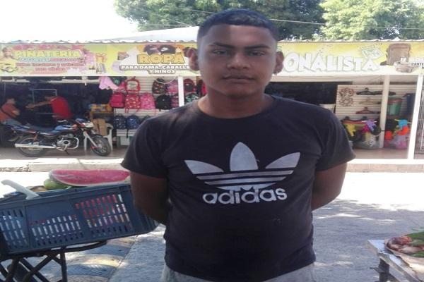 Comunidad del barrio La Victoria reclama ayuda para un habitante de calle que se tomó la zona