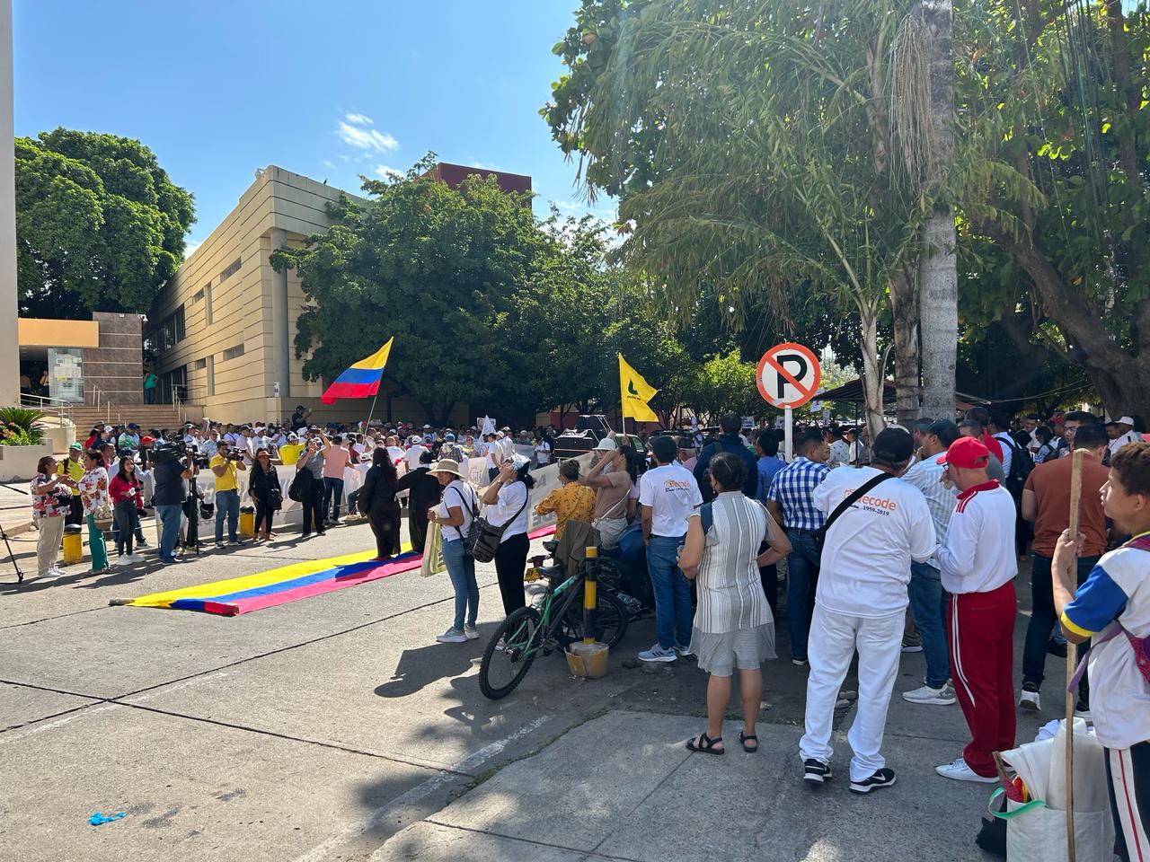 ¿Y los problemas locales qué?. Docentes marcharon en Valledupar