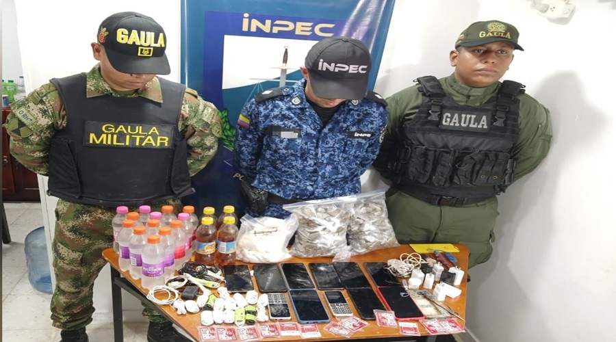 11 celulares, 13 simcard, 5 libras de marihuana, 1 kilo de cocaína, 9 litros de licor y 20 armas blancas fueron incautadas en operativo al interior de “La Tramacua”