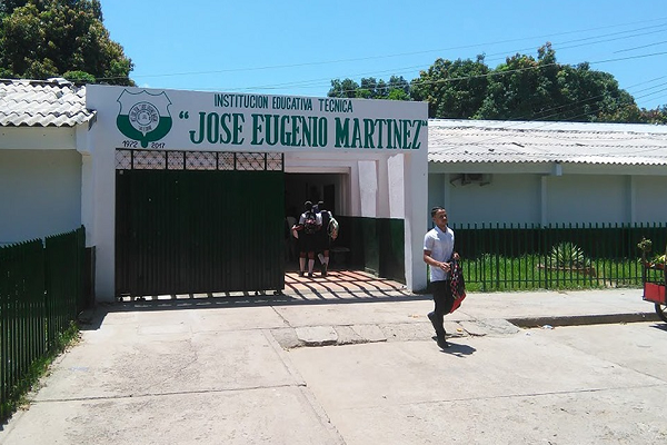 En colegio José Eugenio también rechazan cambio de rector