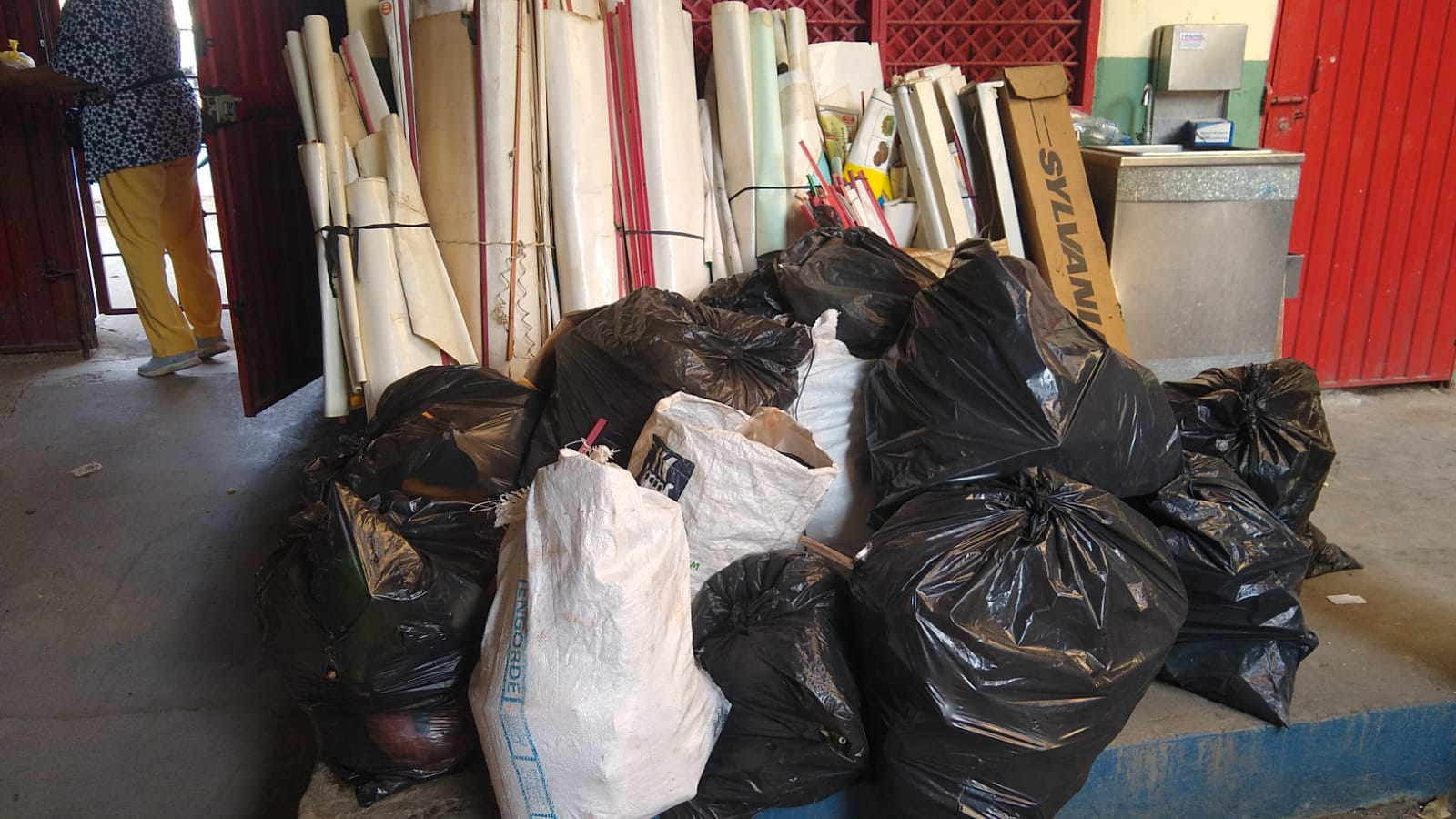 Rector saliente del José Eugenio Martínez es señalado de desmantelar plantel educativo