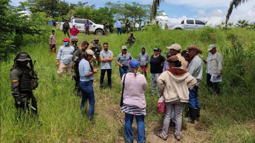 Campesinos desplazados por campesinos en Astrea Cesar