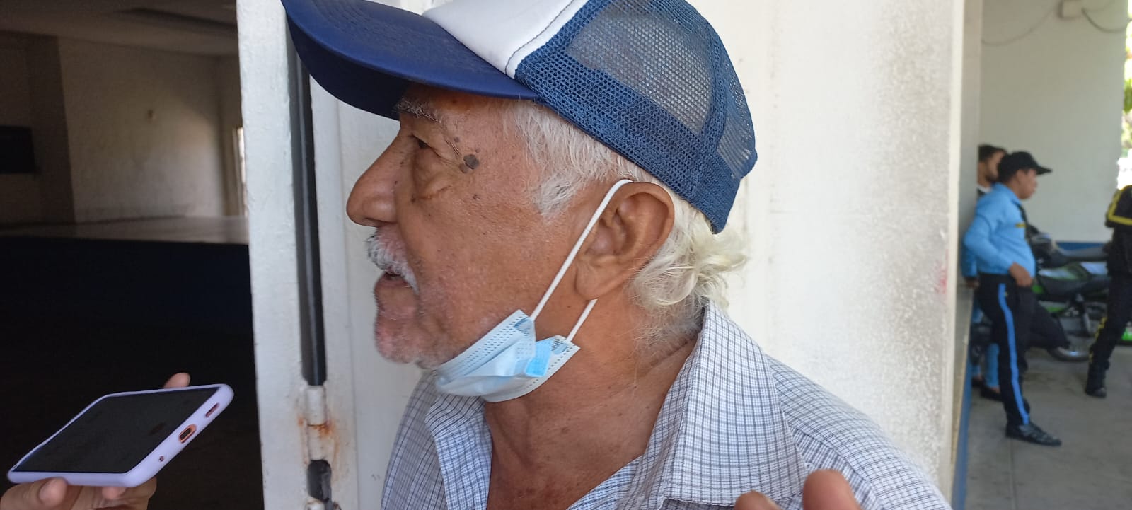 Adultos mayores del barrio El Pupo reclaman alimentación