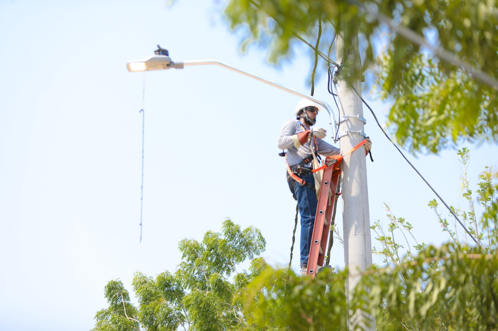 Conexiones ilegales a la red de alumbrado público en Valledupar causan apagones y pérdidas millonarias, advierte Estiv