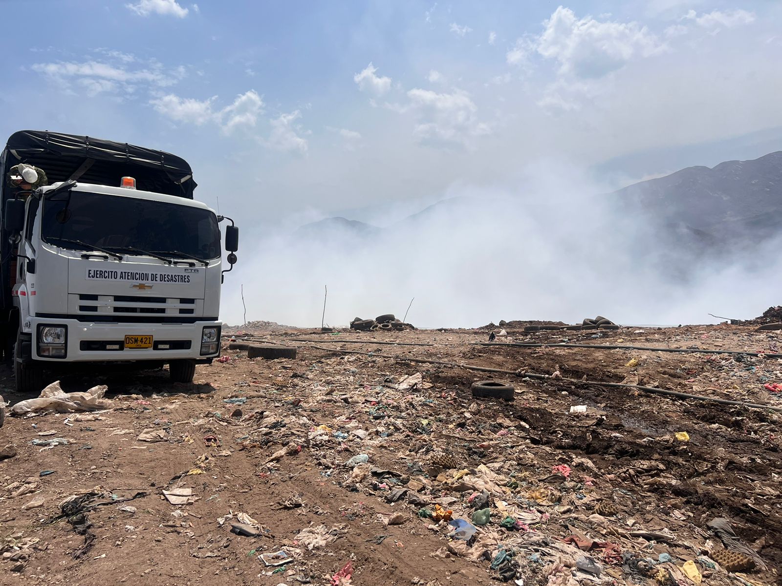Continúa incendio en relleno sanitario al norte de Valledupar