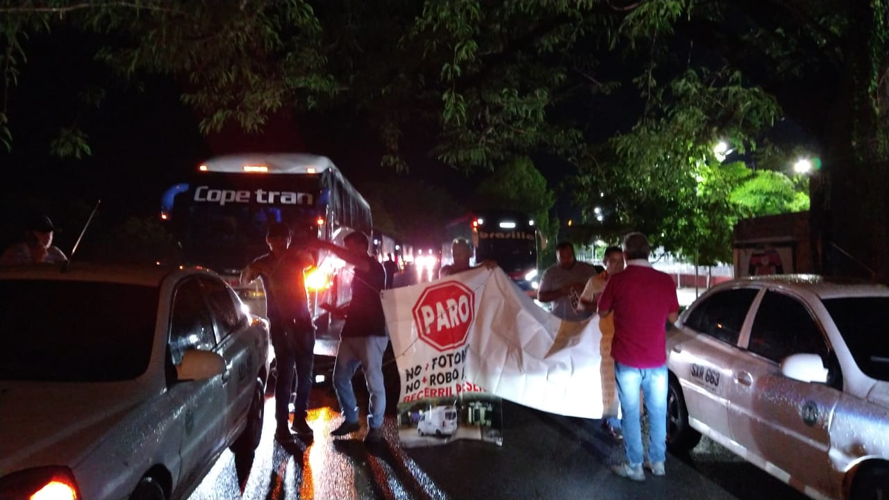 Bloquean vías en el Cesar en protesta por foto multas