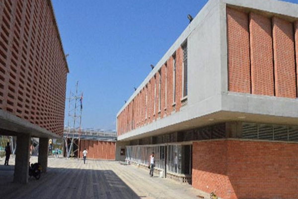 Estudiantes del Colegio Nelson Mandela en paro por promesas incumplidas