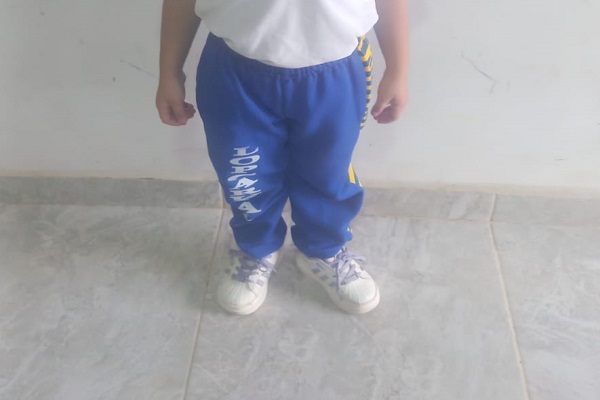 Por no llevar los cordones del color del uniforme, menor de 5 años es regresada a su casa por parte de docente