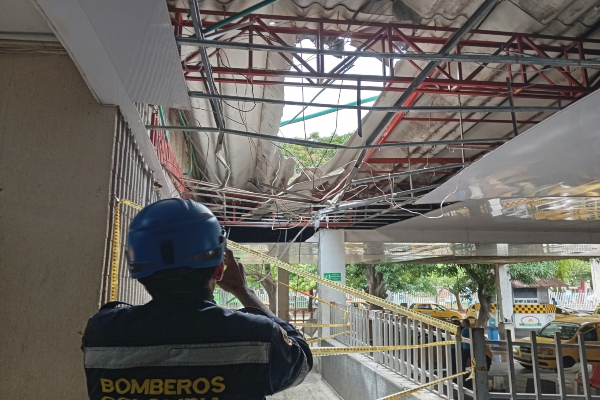 Colapsó techo de parte del Terminal de Transportes de Valledupar. Un trabajador resultó levemente herido