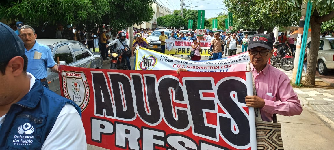 En Valledupar profesores también marcharon contra el gobierno del Presidente Petro
