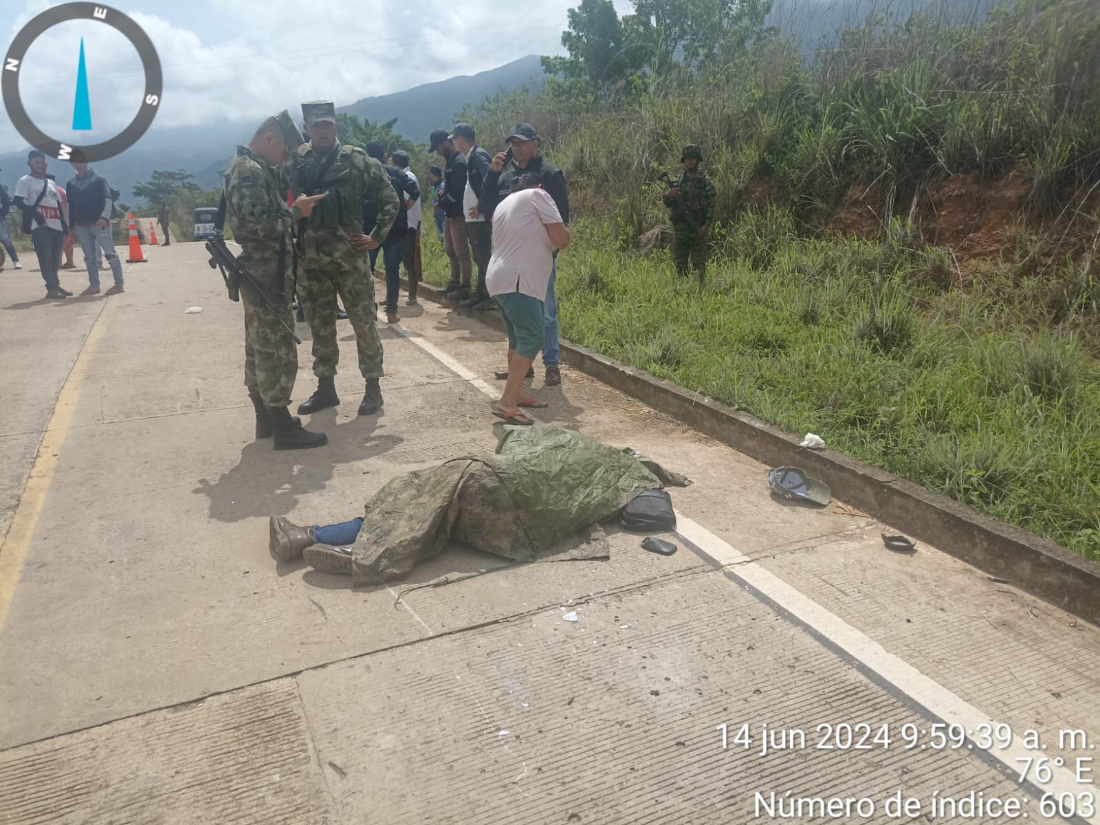 Motociclista muere de infarto en plena vía, su cuerpo no ha podido ser levantado porque la Inspectora de Policía no aparece
