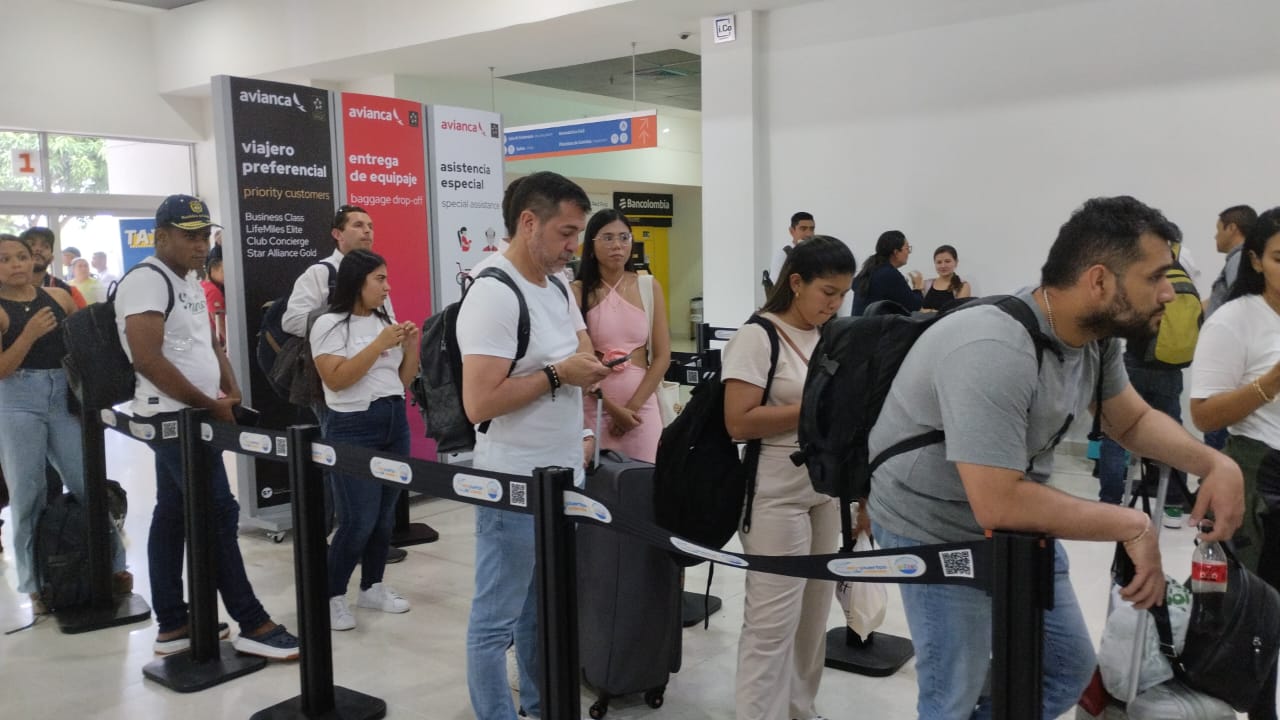 Así fue el drama vivido por pasajera de AVIANCA que perdió la cita de su hija por culpa de la aerolínea