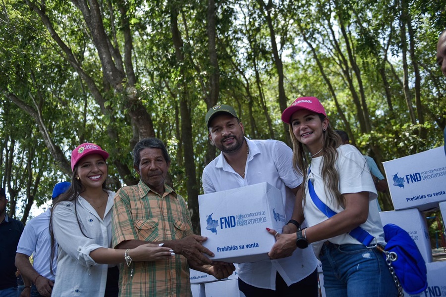 La Gobernadora Elvia Milena Sanjuan brinda apoyo a familias de Puerto Viejo y lanza proyecto habitacional en Gamarra