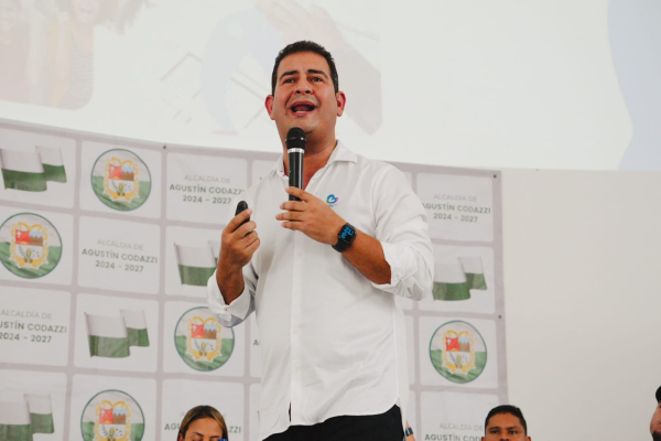 Alcalde de Codazzi defiende proyectos de energía solar tras críticas del presidente Petro