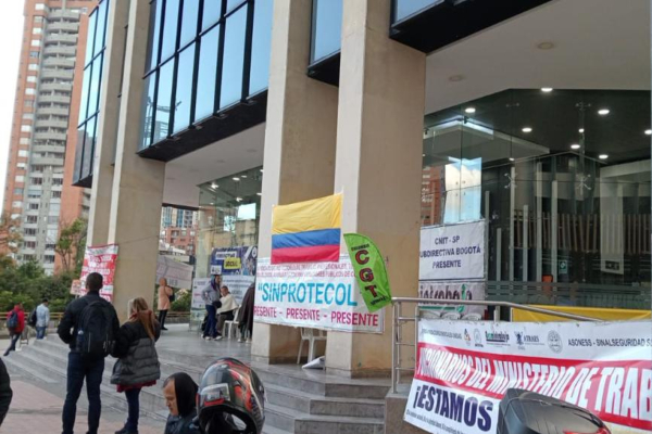 Sigue el paro en Min Trabajo, Ministra sigue sin escuchar las exigencias de su gente