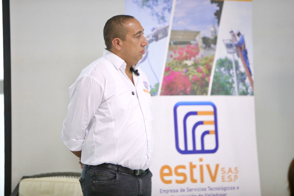 ¡Si socializamos!, gerente de ESTIV sale al paso a críticas por instalación de nuevas luminarias en avenida Los Militares