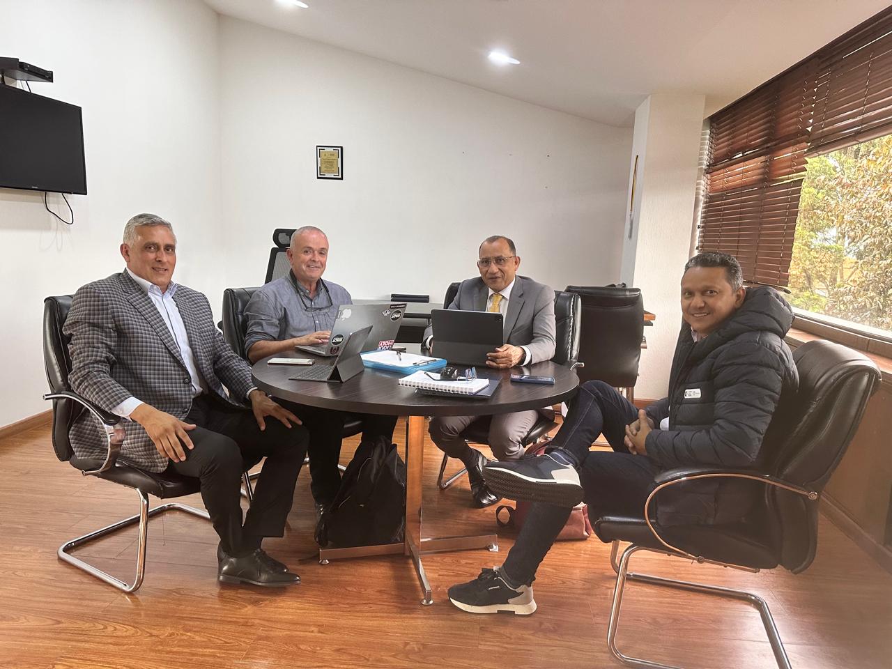 Rector de la UPC coordina acciones con Mindeportes y FECNA para activar la piscina olímpica