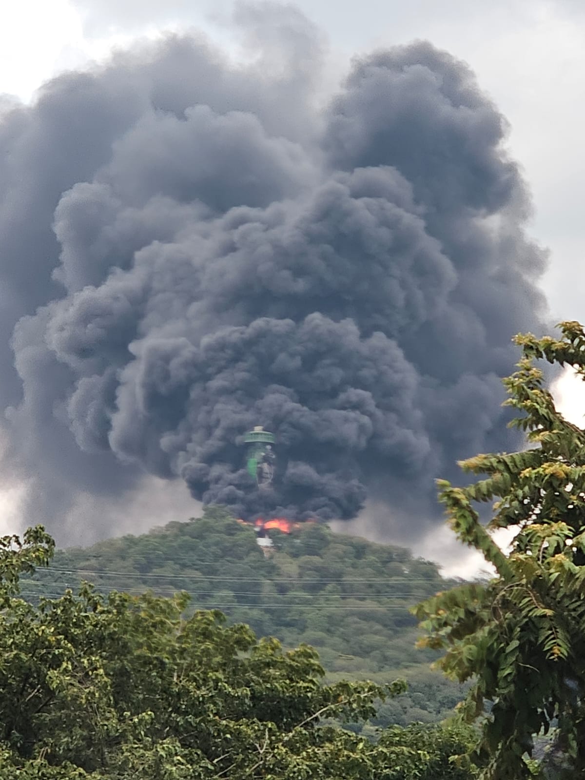 ¡Atención! Incendio afecta las obras de remodelación en el Mirador de Santo Eccehomo
