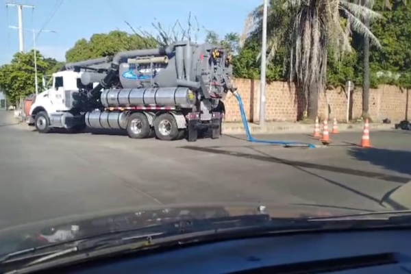 Vertimiento de aguas residuales en Valledupar causa indignación: “¿Es legal?”