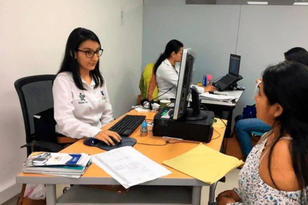De 100 jóvenes, 17 están desempleados en Colombia: ¿por qué no encuentran trabajo?