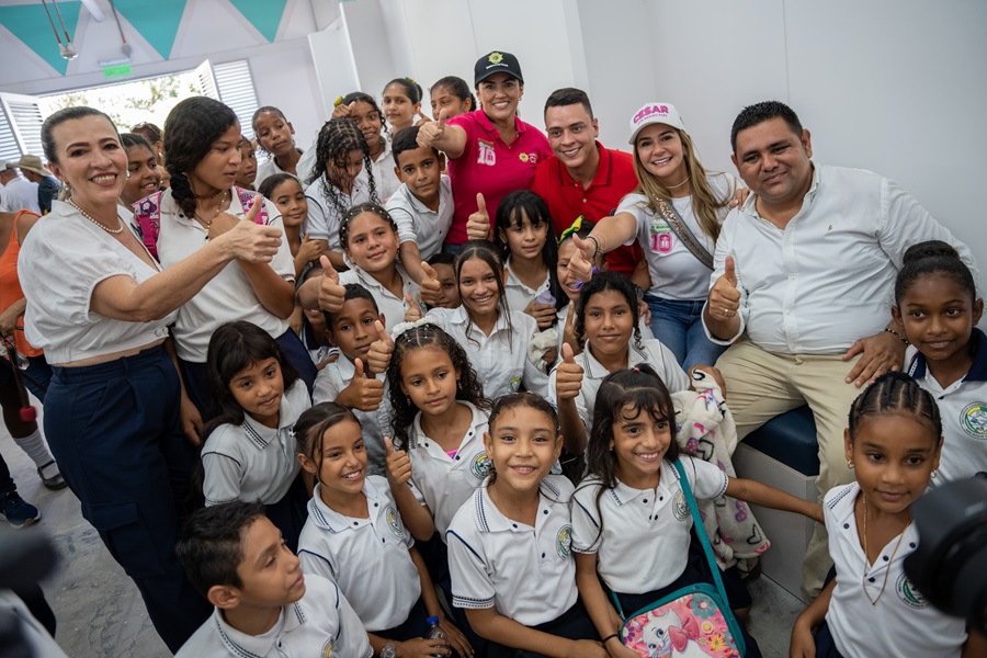 Gobernadora Elvia Milena Sanjuan inaugura modernas aulas en la I.E. Agustín Rangel, San Roque, Curumaní