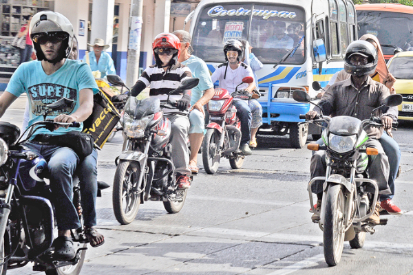Motociclistas confunden al concejal Ronald Castillejo con Arzuaga y casi lo agreden