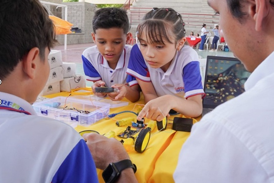 Colegio Comfacesar “Rodolfo Campo Soto” fue sede del Torneo Set 21 de Robótica