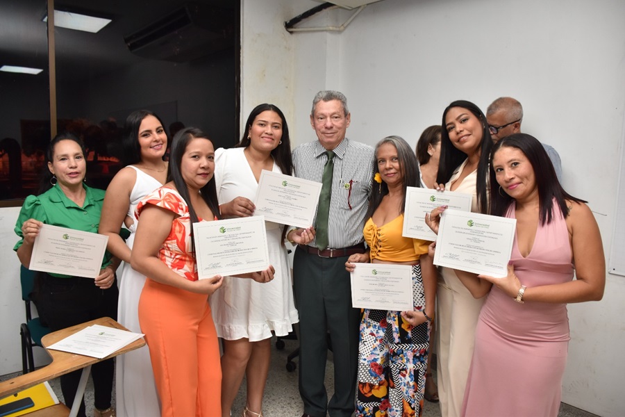 La Universidad Popular del Cesar capacita a la comunidad en elaboración de productos de limpieza