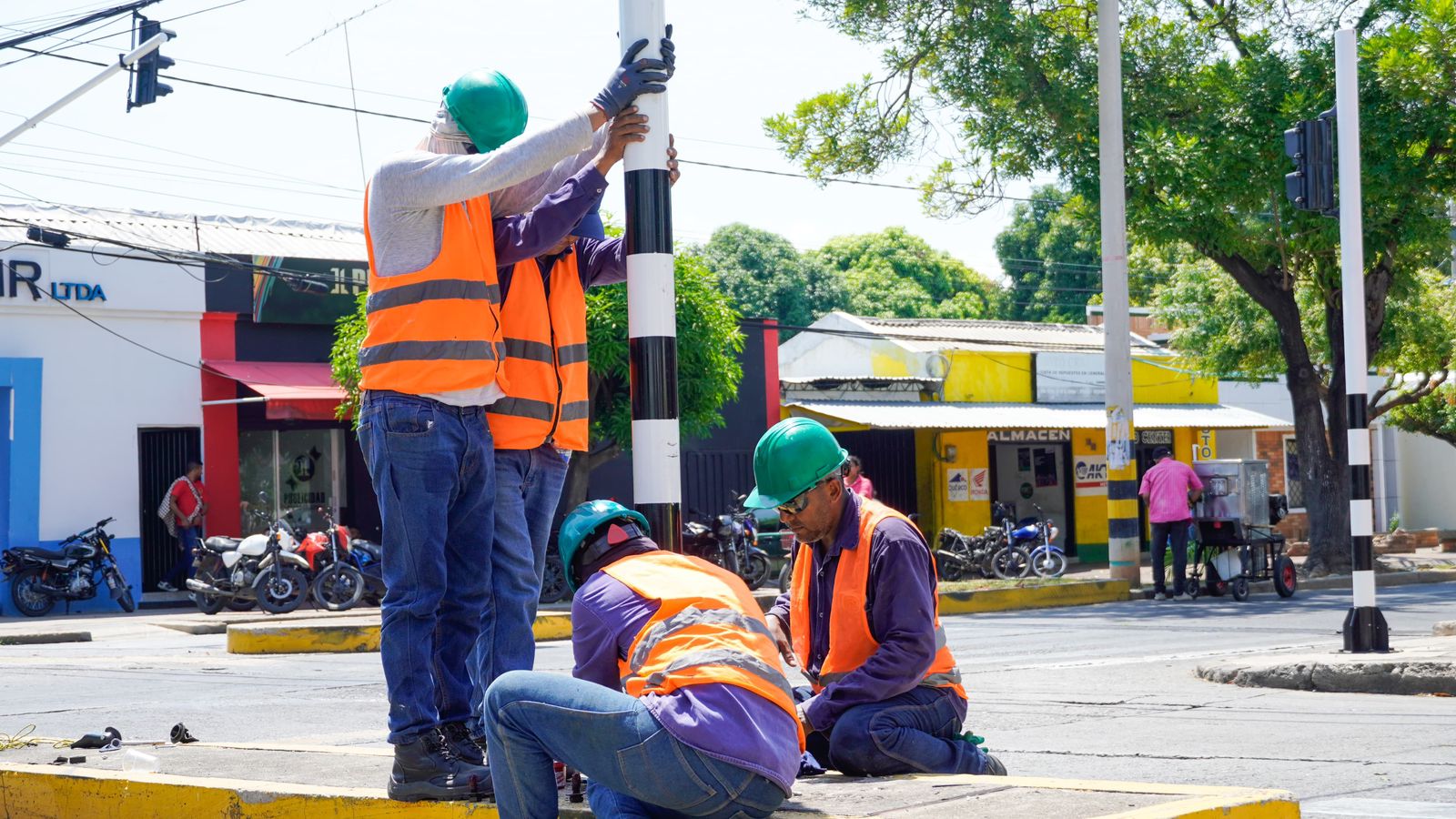 Así trabaja la cuadrilla especial para reparar semáforos en Valledupar
