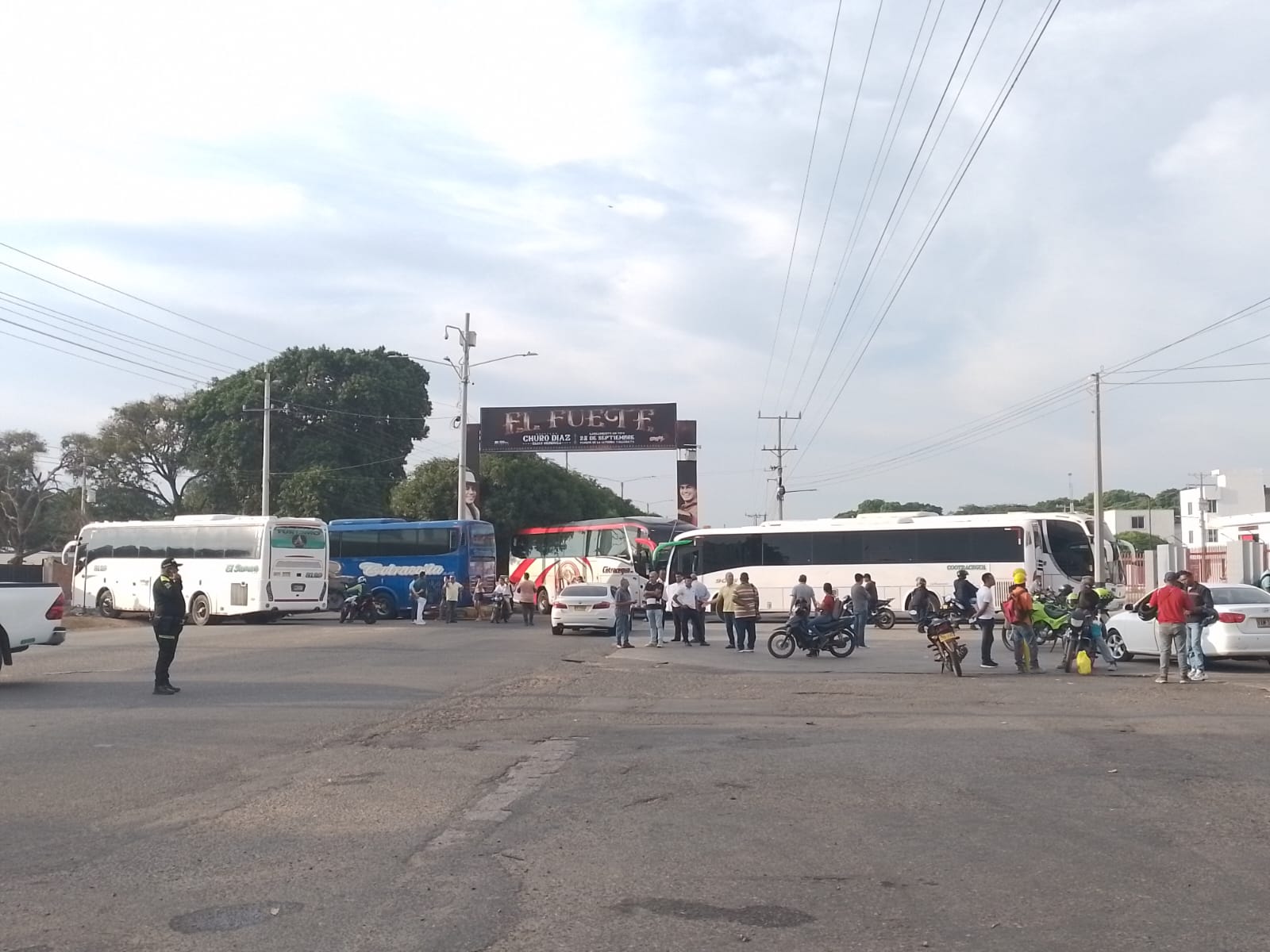 Siguen paralizadas múltiples vías en el departamento del Cesar por paro de camioneros