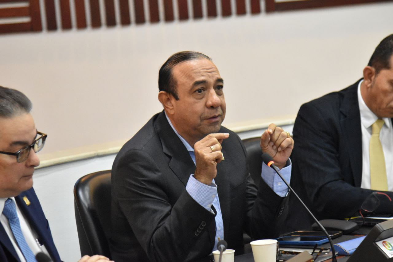 Representante Salazar considera poco posible que Petro apruebe por Decreto el presupuesto general de la nación
