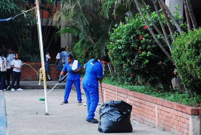 Falta de aseadoras en Colegio Joaquín Ochoa genera preocupación en comunidad educativa