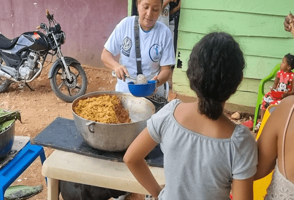 /Video/ Gente de Mi barrio llevó “un bocaito” a invasión de La Mercedes