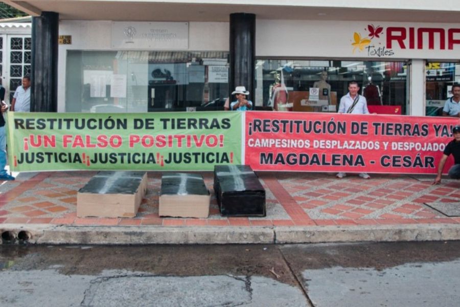 Campesinos en el Cesar protestan con ataúdes por demoras en la restitución de tierras