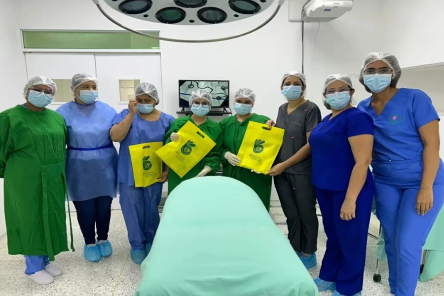La UPC recibe a estudiantes de la Universidad Simón Bolívar en su laboratorio de simulación de Instrumentación Quirúrgica