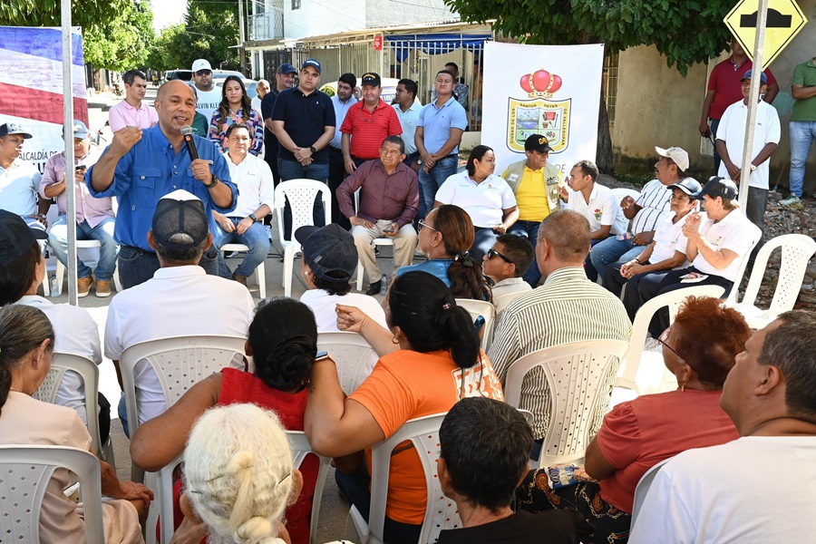 Alcalde Ernesto Orozco anticipa la navidad con pavimentación en Villa del Rosario