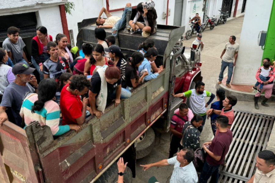 Desplazados del Catatumbo llegan al sur del Cesar: Gobernación envía ayuda humanitaria