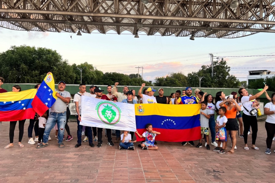 Ciudadanos venezolanos protestaron en Valledupar en apoyo a la oposición de su país