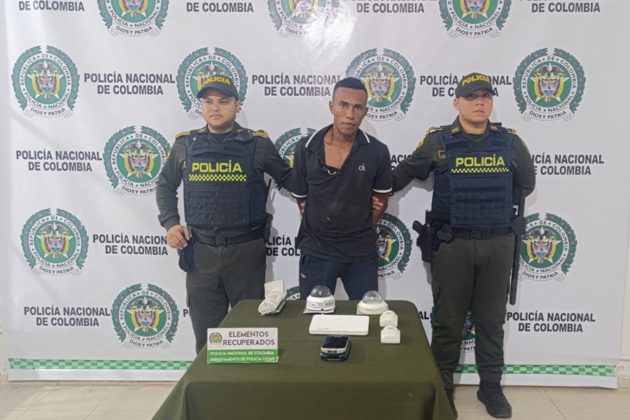 Hombre se escondió en tienda Ara tras robar objetos valorados en 9 millones de pesos y lo capturaron en Valledupar 