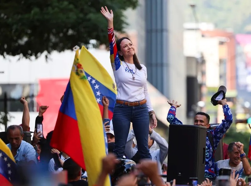 “Maduro no podrá gobernar a la fuerza a una Venezuela que decidió ser libre” dice María Corina Machado luego de su retención ilegal por parte del régimen