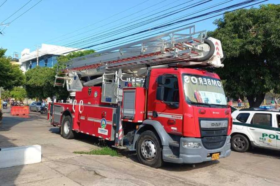 Incendio en Valledupar expone abandono de carro escalera de Bomberos