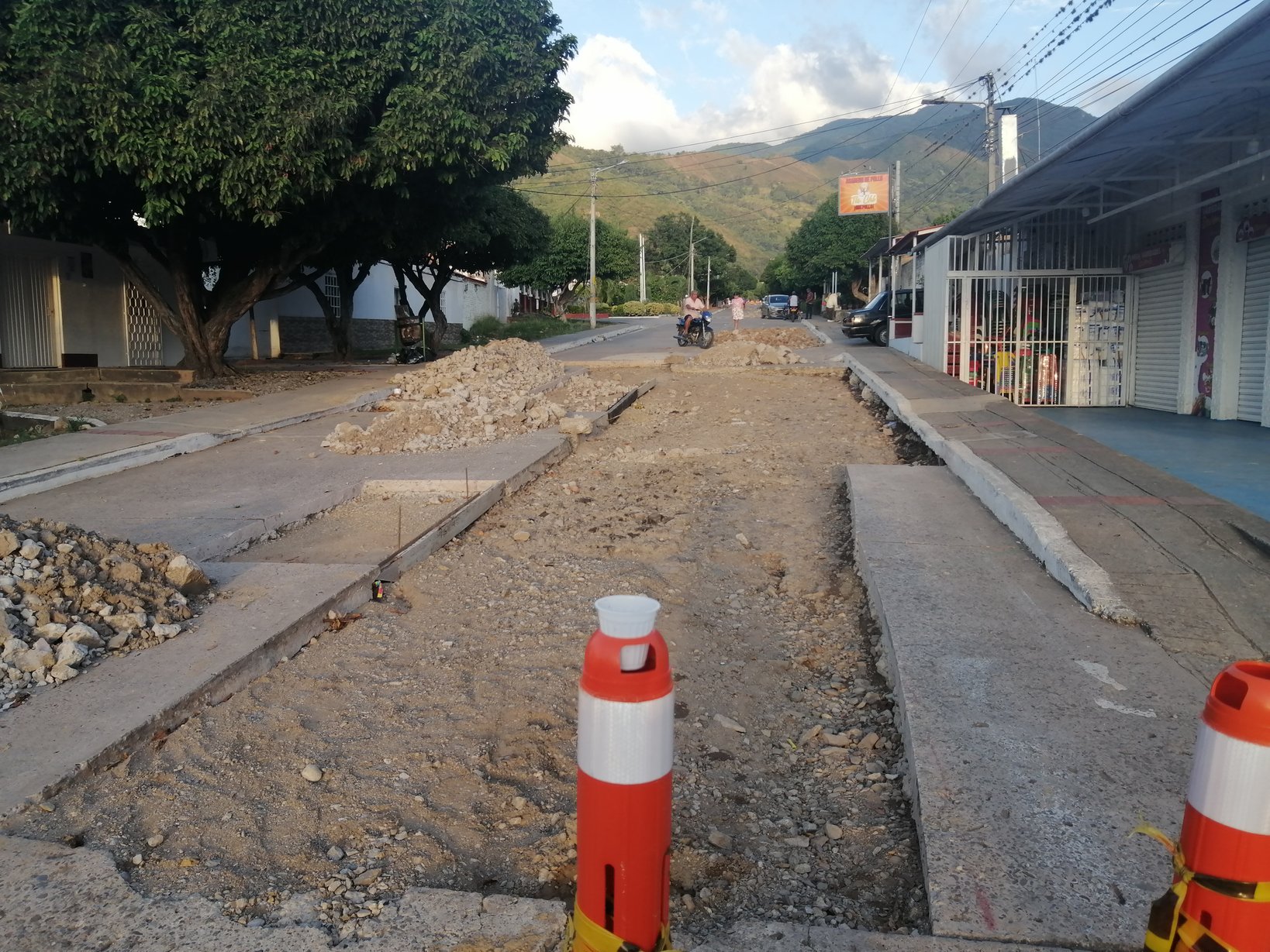 Comunidad de Manaure denuncia la negativa de la administración local para reparar la vía agrícola que afecta a 20 familias campesinas