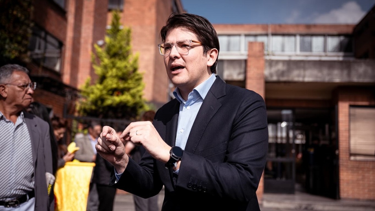 Senador Miguel Uribe defiende a su equipo tras altercado con Senadores del Pacto Histórico