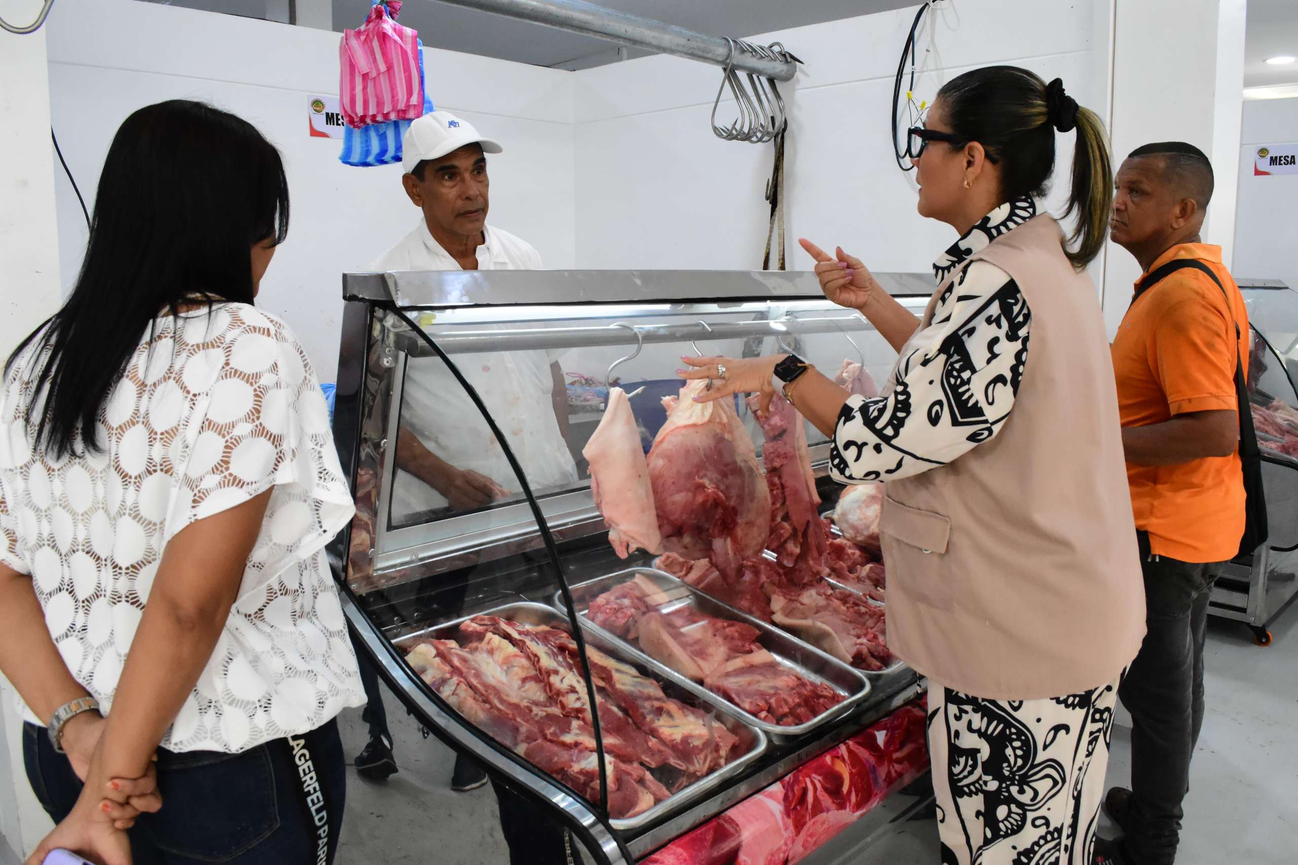 Restablecen servicio eléctrico en el pabellón de carnes del mercado público de Valledupar y se plantean soluciones para el espacio público